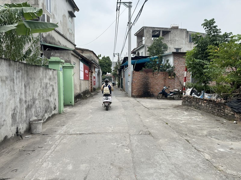Bán đất khu đấu giá Chi Đông - Lệ Chi 83,7m2, 3 mặt tiền, Đường ô tô tránh, Gần chợ & Đê Vàng 2