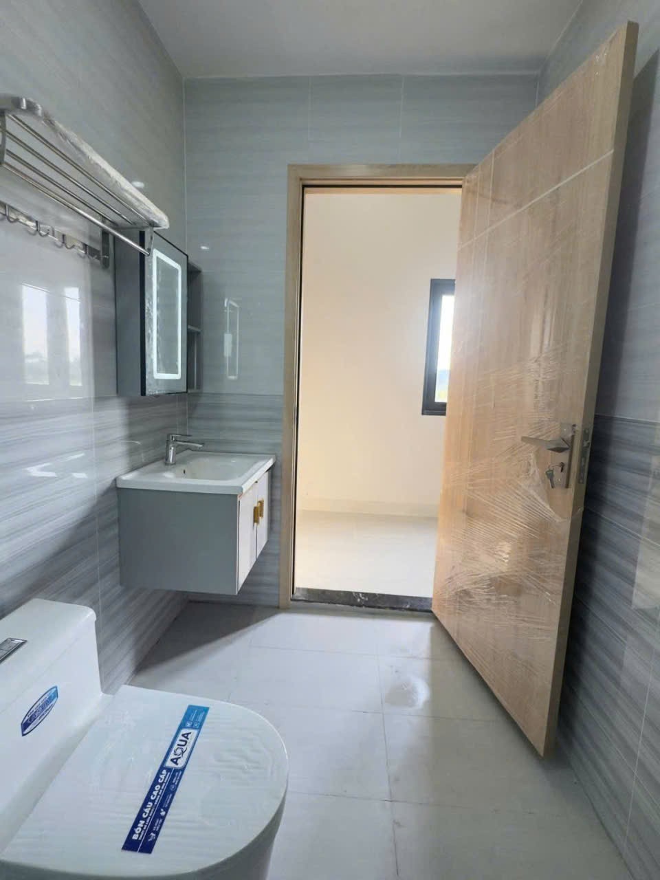 Bán nhà mới xây xã Phước Vân , Cần Đước dt 83m2 , 1 lầu , 3pn , 2wc giá 2,15 tỷ 9