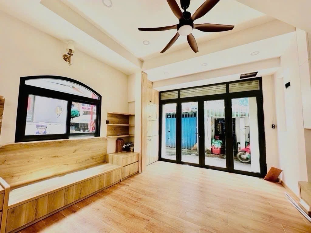 BÁN NHÀ MT Đ.ĐOÀN VĂN BƠ- XE HƠI ĐẬU CỬA- LƯU THÔNG NGUYỄN THẦN HIẾN- XÓM CHIẾU - NGUYỄN TẤT THÀNH. 2