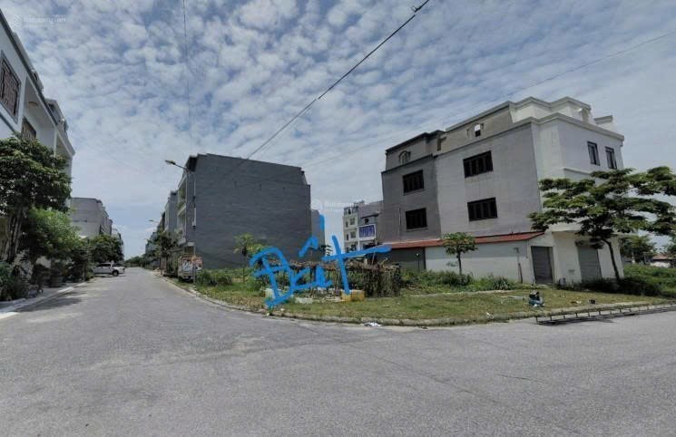 BÁN ĐẤT HOÀ LẠC VIEW HỒ TÂN XÃ ĐƯỜNG RỘNG Ô TÔ TRÁNH Ở SƯỚNG KD TỐT, ĐỐI DIỆN ĐHFPT, ĐHQG