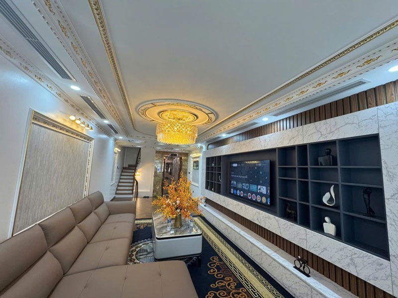 Cần bán 65m2 nhà 8 tầng, thang máy, mặt phố Tân Thụy, Việt Hưng. Thông sàn, gara 2 ô tô