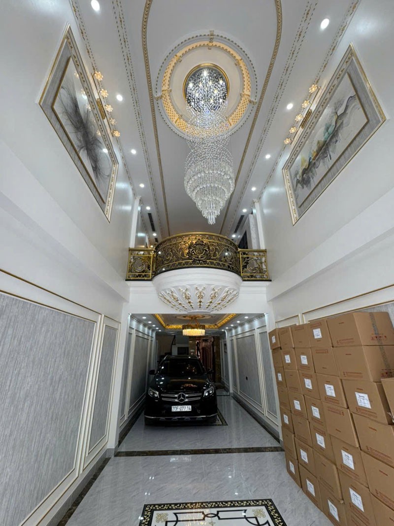 Cần bán 65m2 nhà 8 tầng, thang máy, mặt phố Tân Thụy, Việt Hưng. Thông sàn, gara 2 ô tô 5
