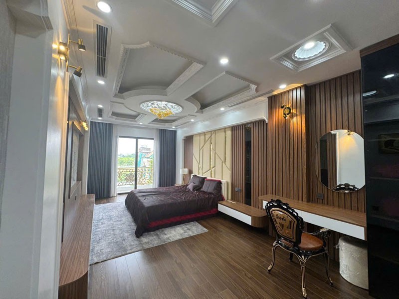 Cần bán 65m2 nhà 8 tầng, thang máy, mặt phố Tân Thụy, Việt Hưng. Thông sàn, gara 2 ô tô 9