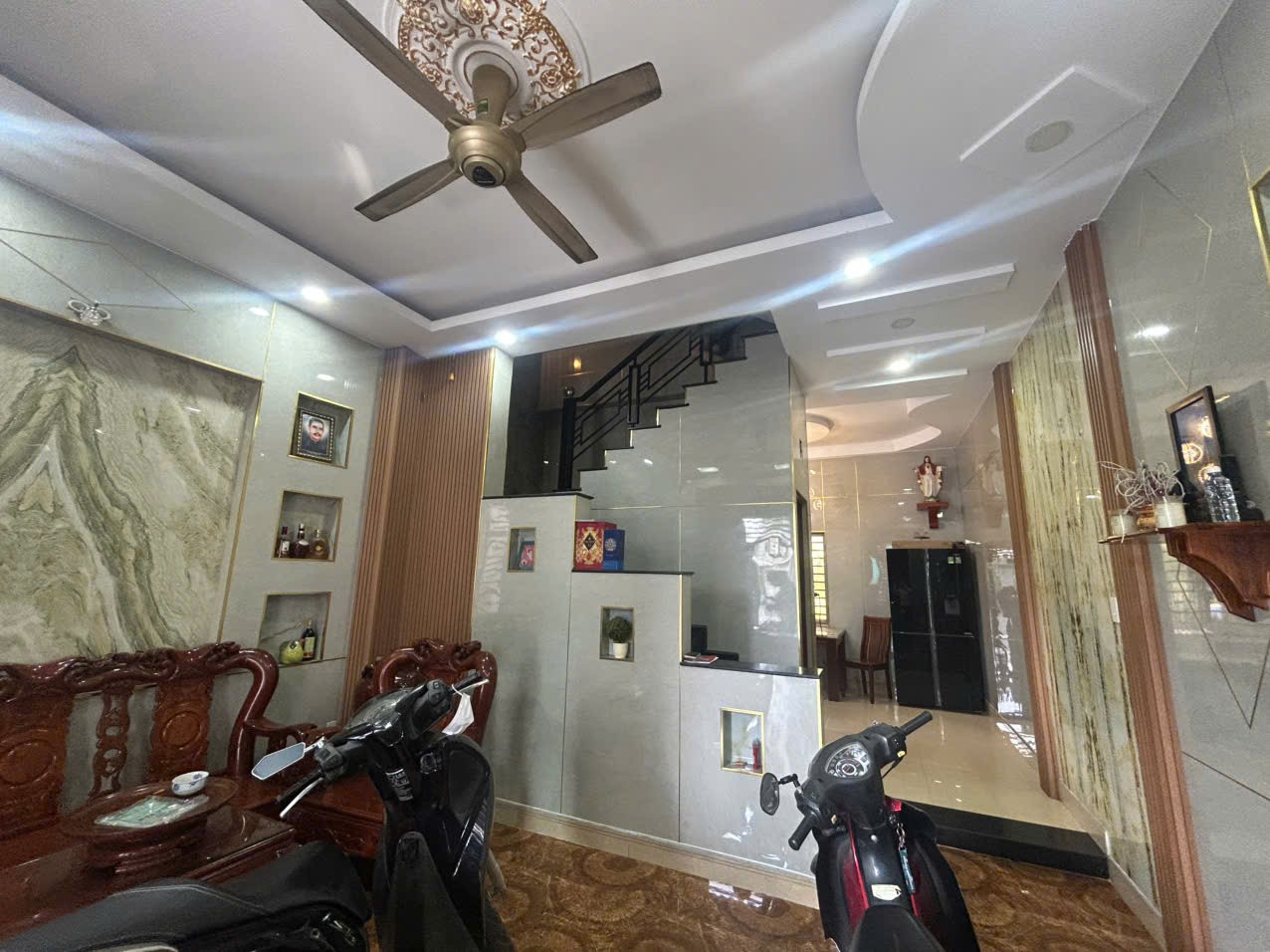 Bán nhà 3 tầng 50m2 đường Số 6, Linh Xuân, Thủ Đức, TP HCM. Giá 4,95 tỷ, sổ hồng chính chủ.