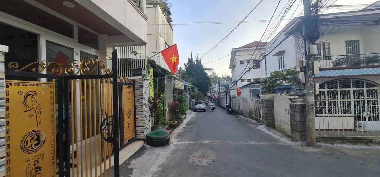 Bán lô đất 119m2 sổ riêng xây dựng mặt tiền hẻm Phan Đình Phùng phường 2 Đà Lạt giá 9.9 tỷ 2