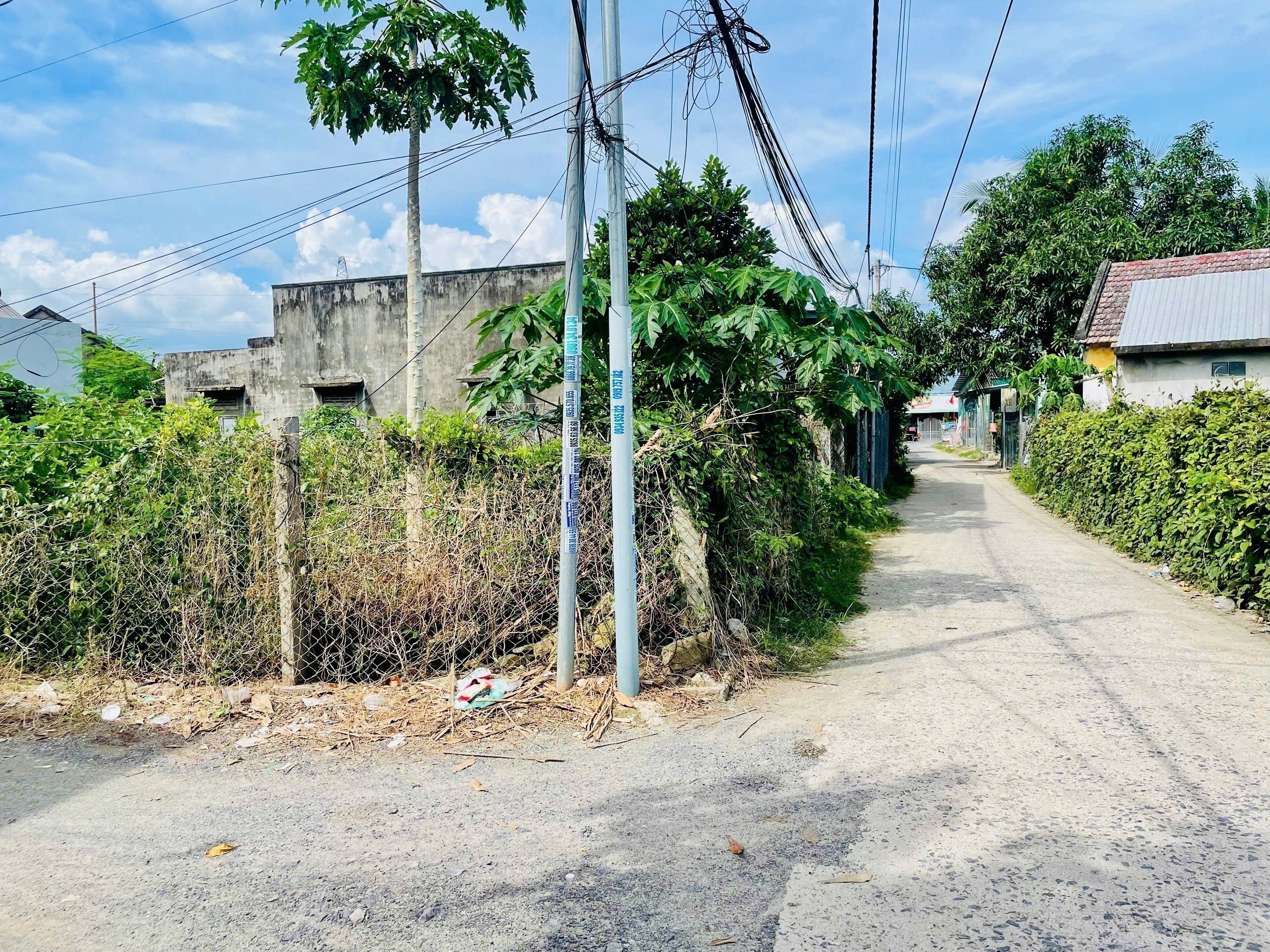BÁN LÔ GÓC 2 MẶT TIỀN TẠI DIÊN TOÀN, TRUNG TÂM XÃ, CHIA ĐƯỢC 3 LÔ ĐẸP. 4