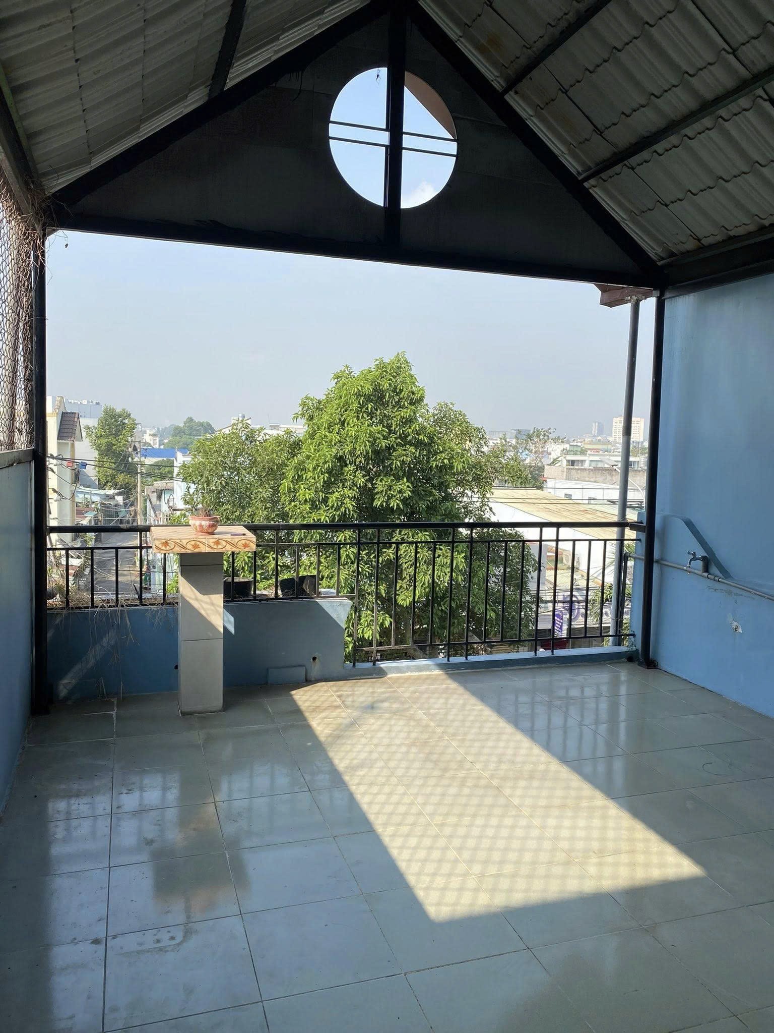 Cho thuê nhà 1T22L mặt tiền Lý Văn Sâm 5