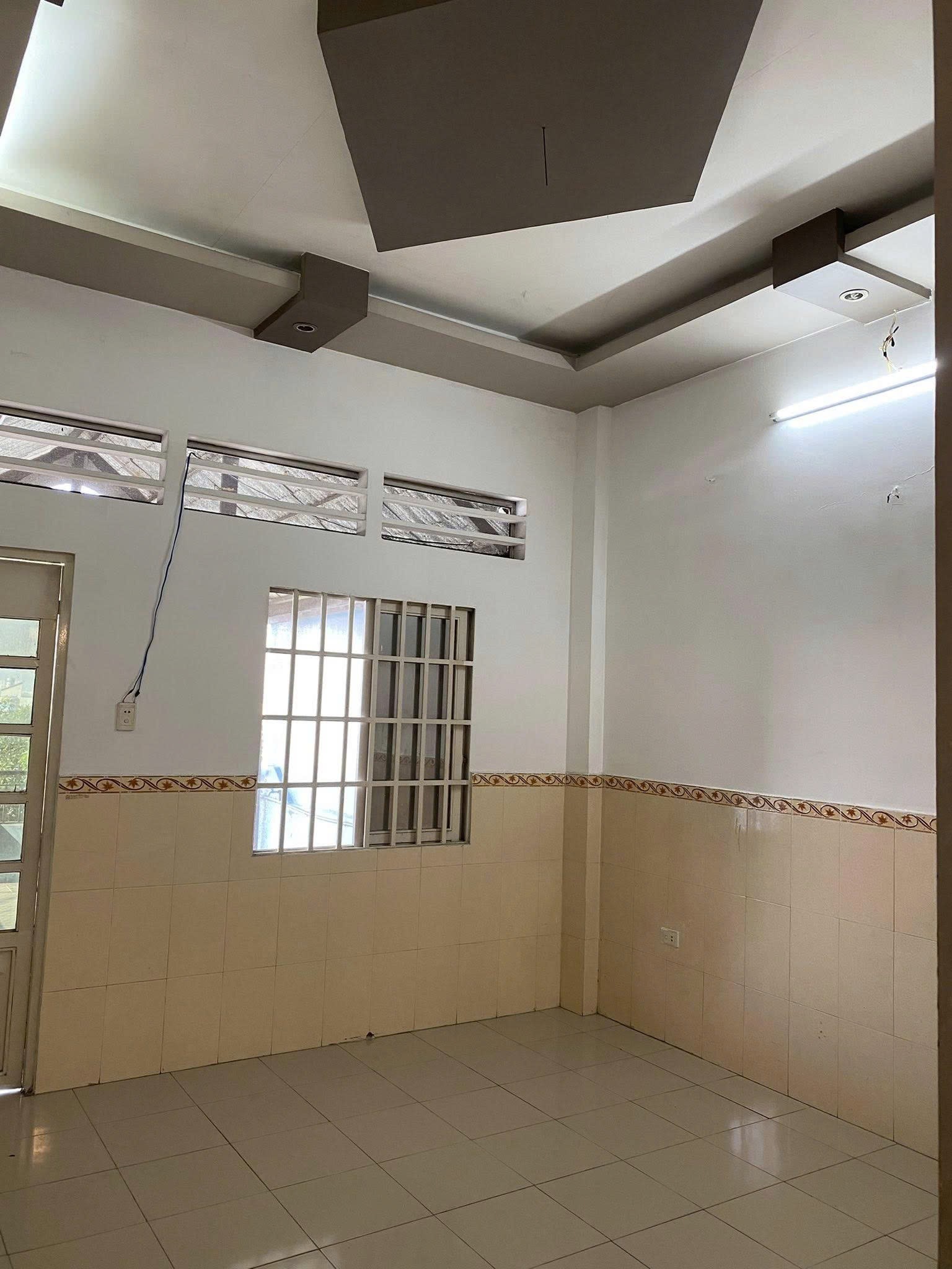 Cho thuê nhà 1T22L mặt tiền Lý Văn Sâm 7