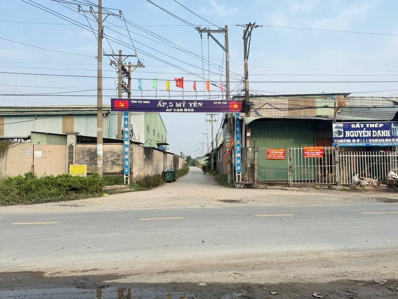 Bán 3 nền thổ cư liền kề đường beton 5m  xã Mỹ Yên , Bến Lức dt 136m2 giá 2 tỷ - 2,1 tỷ / 1 lô 4