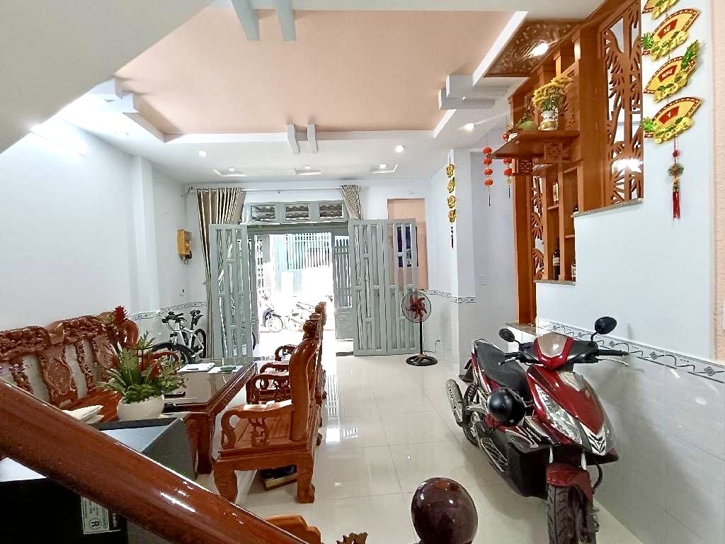 BÁN NHÀ Đ. TÔN ĐẢN- DT 53M2- CHÀO CHỈ 6.75T- TRƯƠC NHÀ 3M- CÁCH MT XE HƠI 50M- LƯU THÔNG VĨNH 4