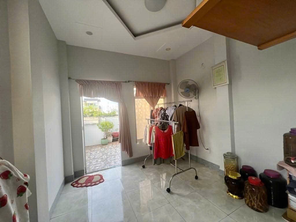 CHỦ GẤP BÁN , GIẢM GIÁ MẠNH - NHÀ 3 LẦU - NGAY CHỢ THỦ ĐỨC - F TRƯỜNG THỌ 4