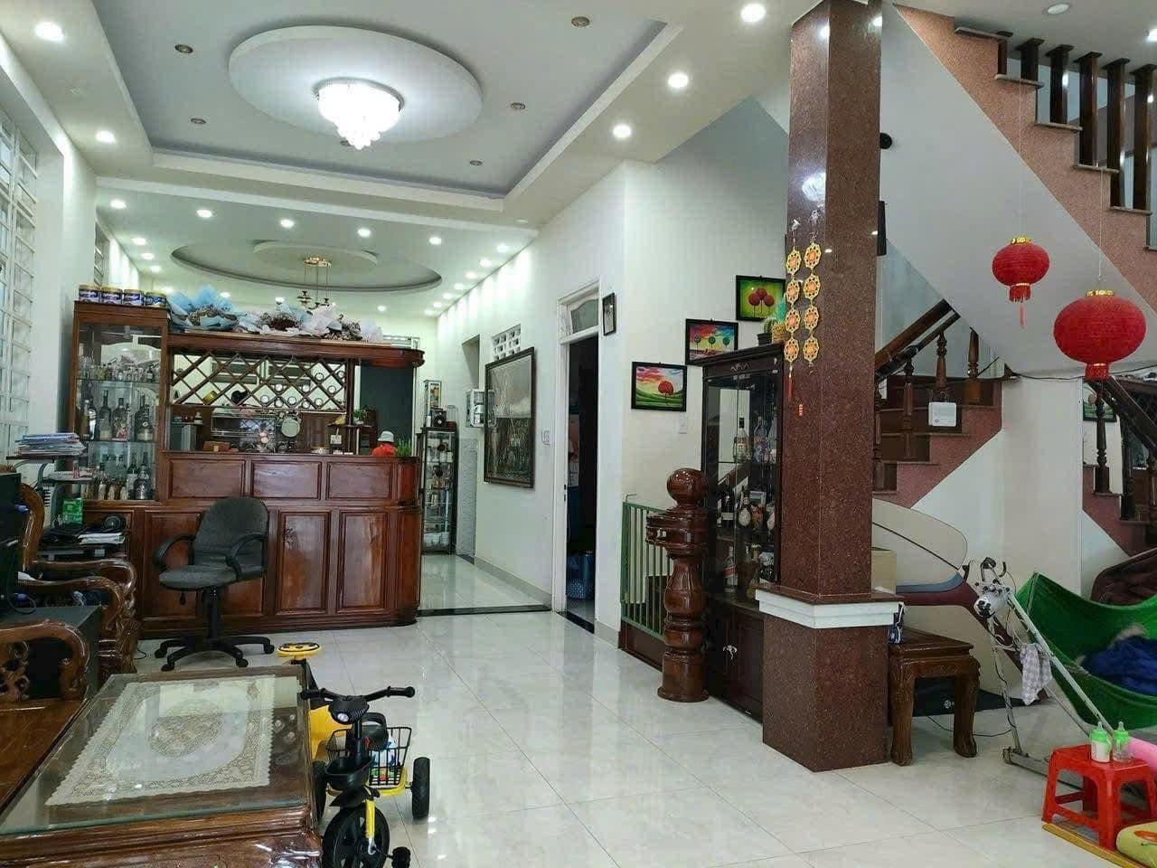 Bán villa sân vườn 1038 m2 - thị trấn liên nghĩa đức trọng lâm đồng  giá 11 Tỷ 4