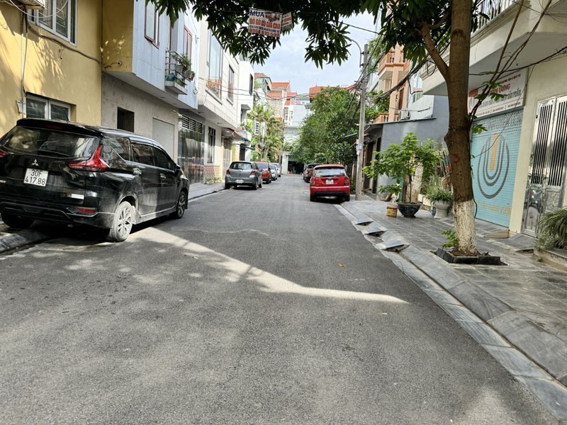 Cần bán 75m2 nhà 6 tầng, xây mới, thang máy, đường ô tô tránh vỉa hè tại hồ Đắp Nếp, Long Biên 2