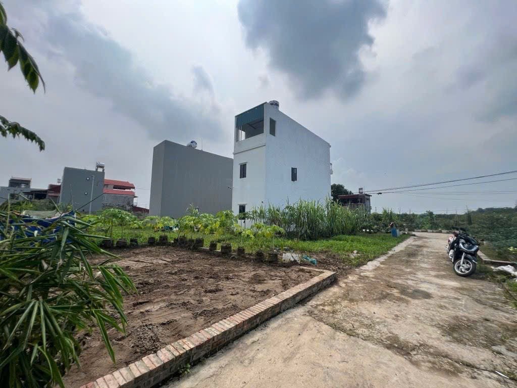 Chỉ 3,15 TỶ - sở hữu lô đất 52M2 thôn Ấp Tre mặt tiền 6M khủng - sát KCN Quang Minh 2