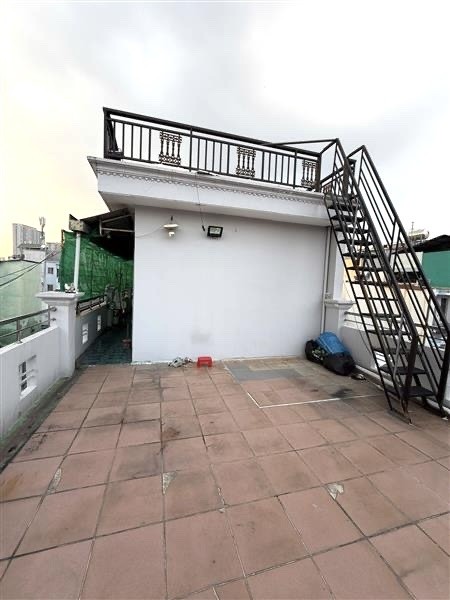 BÁN NHÀ NGANG LỚN NỞ HẬU 5.6M- Đ.TÔN ĐẢN- 99.8M2 CHÀO CHỈ 9 ĐỒNG 9- KHẾ BÊN KHU ẪM THỰC VĨNH 4