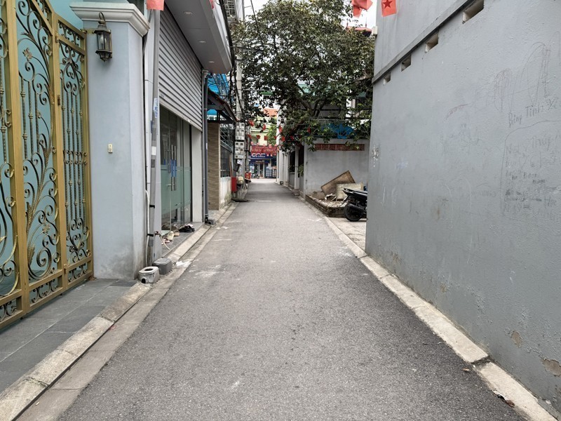 Cần bán 43,8m2 lô góc đất ngõ 213 Ngô Xuân Quảng, Gia Lâm. Đường thông xe 7 chỗ 2