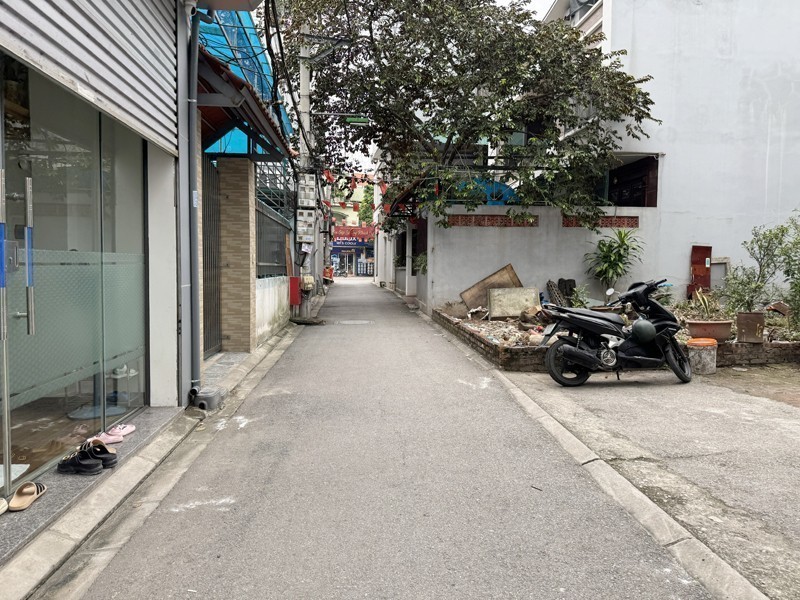 Cần bán 43,8m2 lô góc đất ngõ 213 Ngô Xuân Quảng, Gia Lâm. Đường thông xe 7 chỗ 3