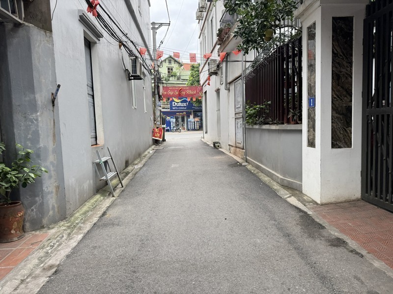 Cần bán 43,8m2 lô góc đất ngõ 213 Ngô Xuân Quảng, Gia Lâm. Đường thông xe 7 chỗ 5