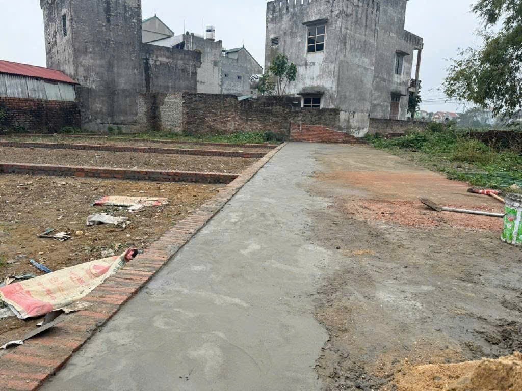 Bán gấp 63m đất tổ 9, Quang Minh, Mê Linh. Giá chỉ 2,7 tỷ. Đất vuông vắn, nở hậu, oto đỗ 2