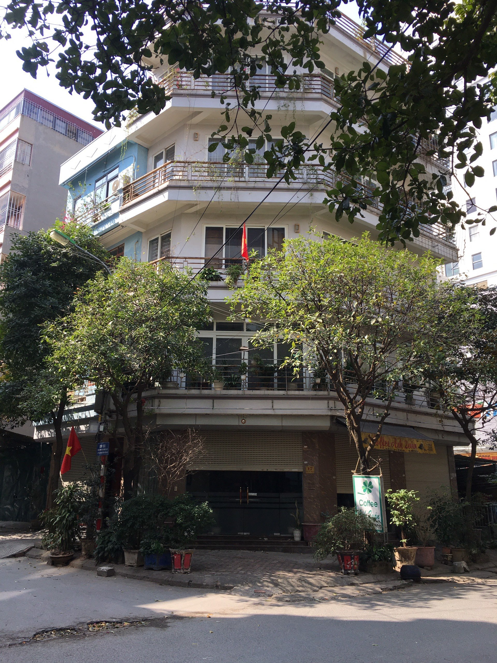 Cho thuê văn phòng Penhouse mặt đường Nguyễn Văn Lộc 20m2, sân trước 20m2, thang máy, chỗ để ô tô