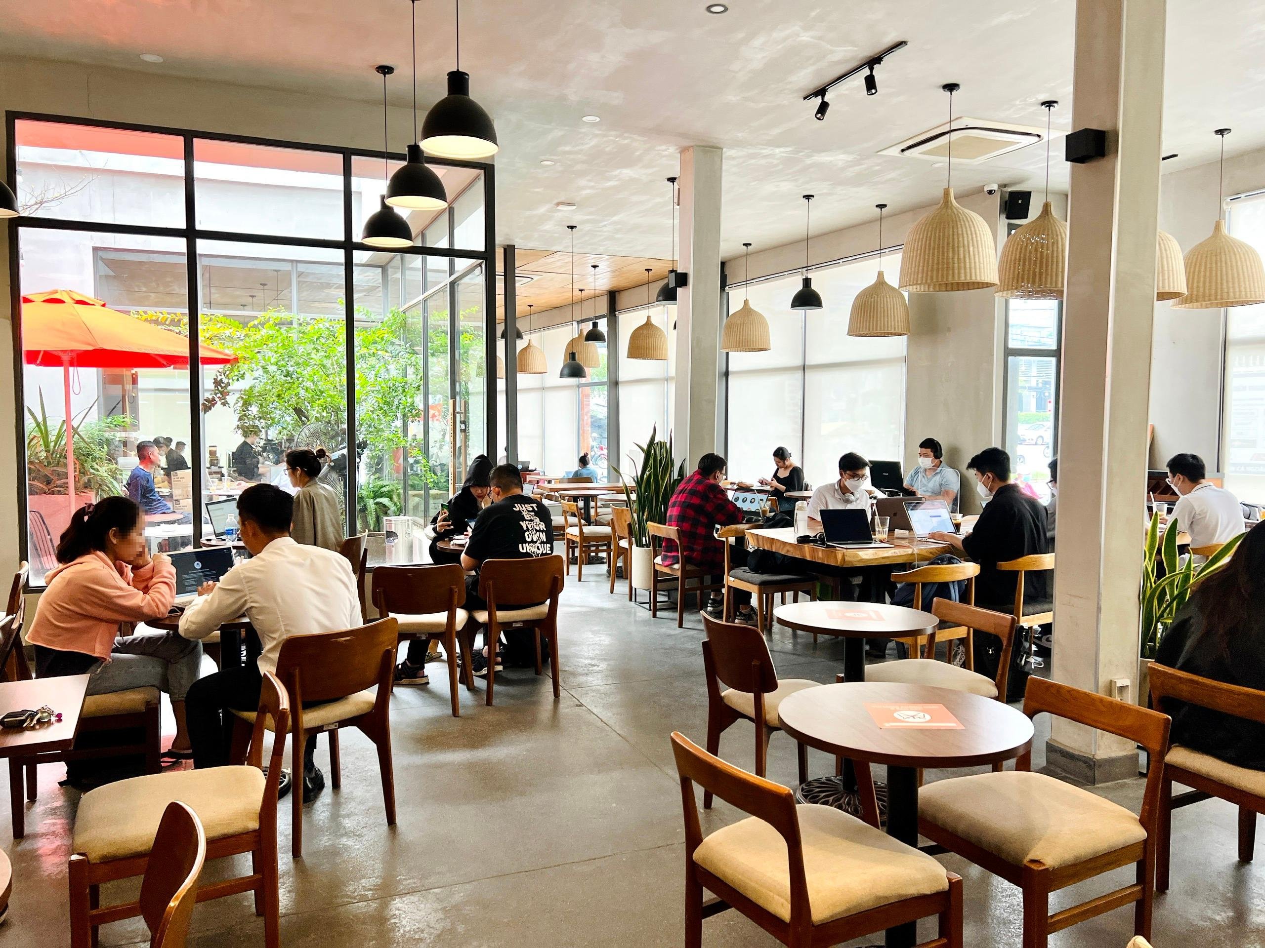 Cho thuê tầng 1 mở quán Cafe, trà sữa, trà chanh, đồ uống khu đông dân cư mặt ngõ phố Lạc Trung 2
