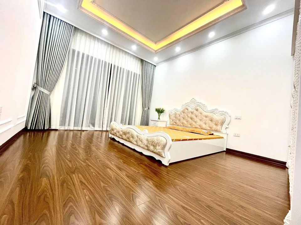 VÀO Ở NGAY! Bán Nhà 5 Tầng Đẹp Lê Văn Sỹ, Quận 3, 51m2 (4x12.8m), 8 Tỷ 3