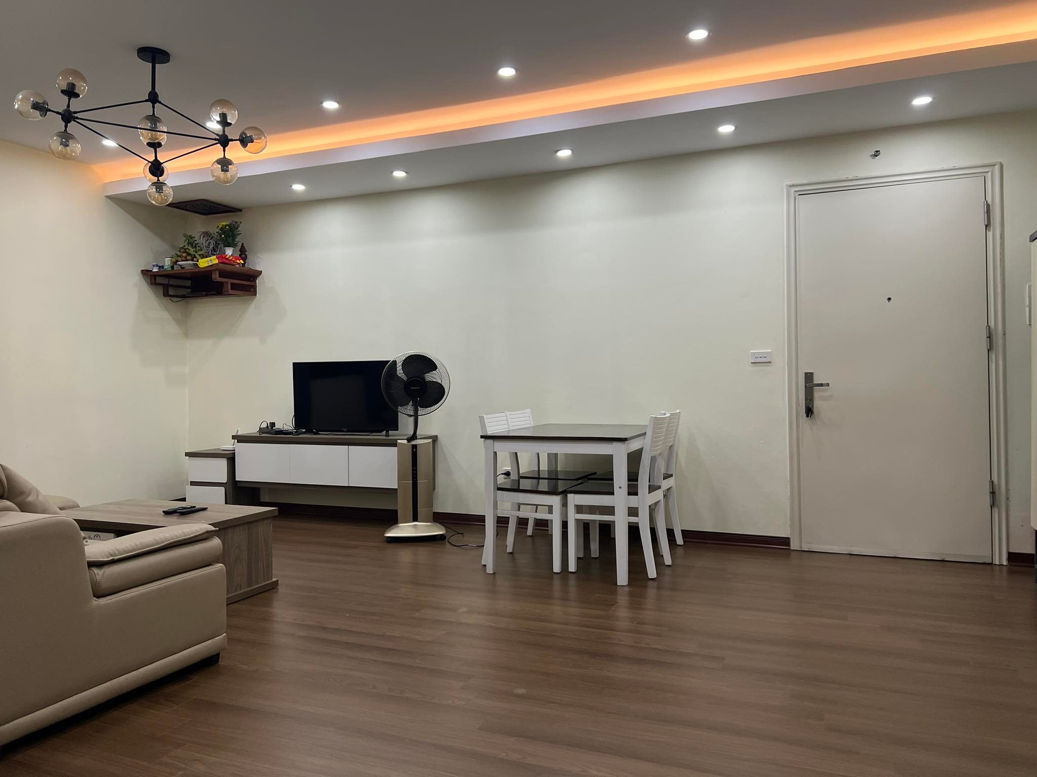 Hot! Cần bán gấp căn hộ chung cư 81m2 tòa CT2B căn góc tầng 19 view đẹp full nội thất giá 1,5x tỷ. 2