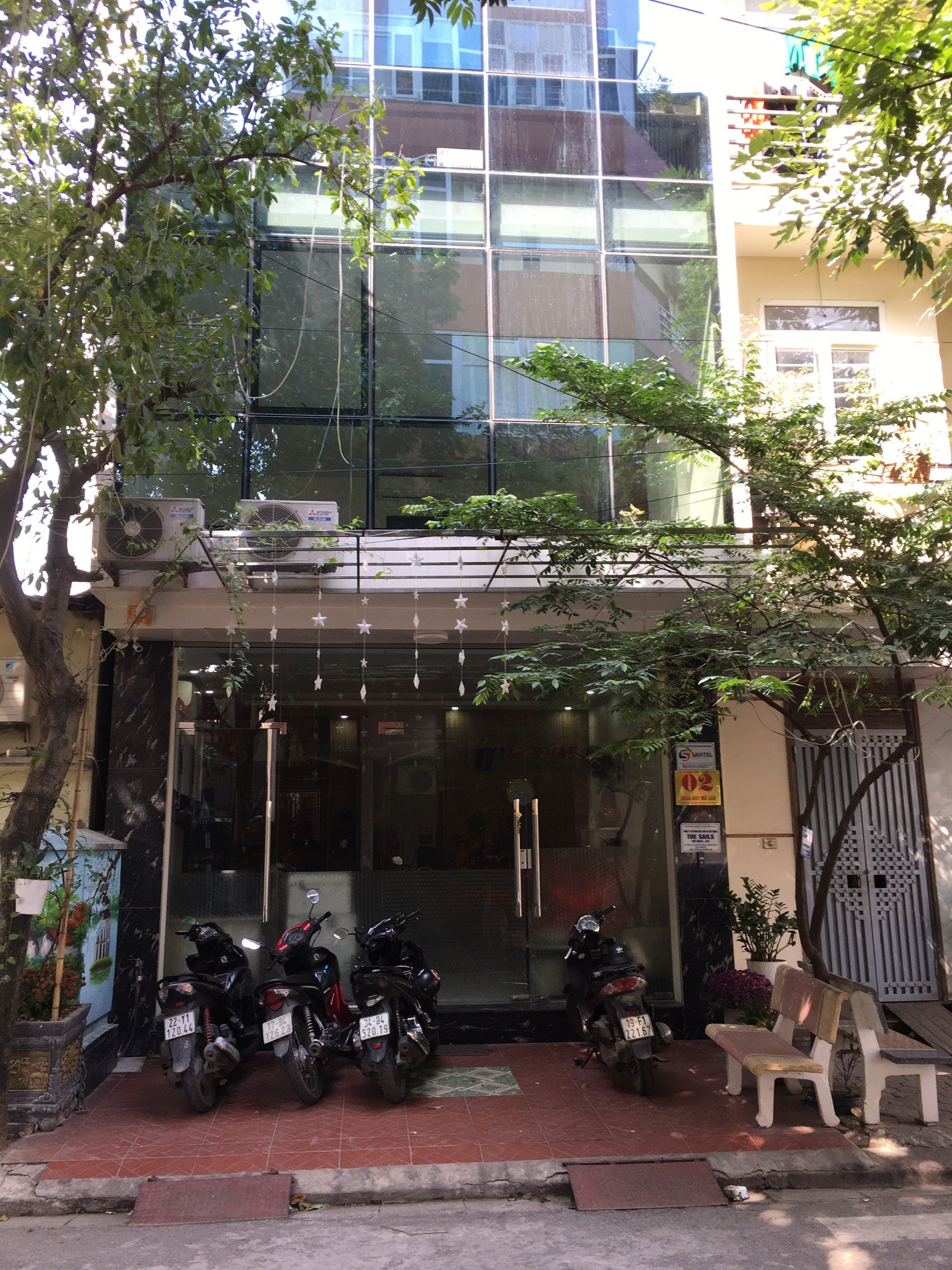 Cho thuê văn phòng đường Nguyễn Văn Lộc, có chỗ để ô tô, bãi gửi xe máy, điều hòa, 1 phòng + thông sàn 2