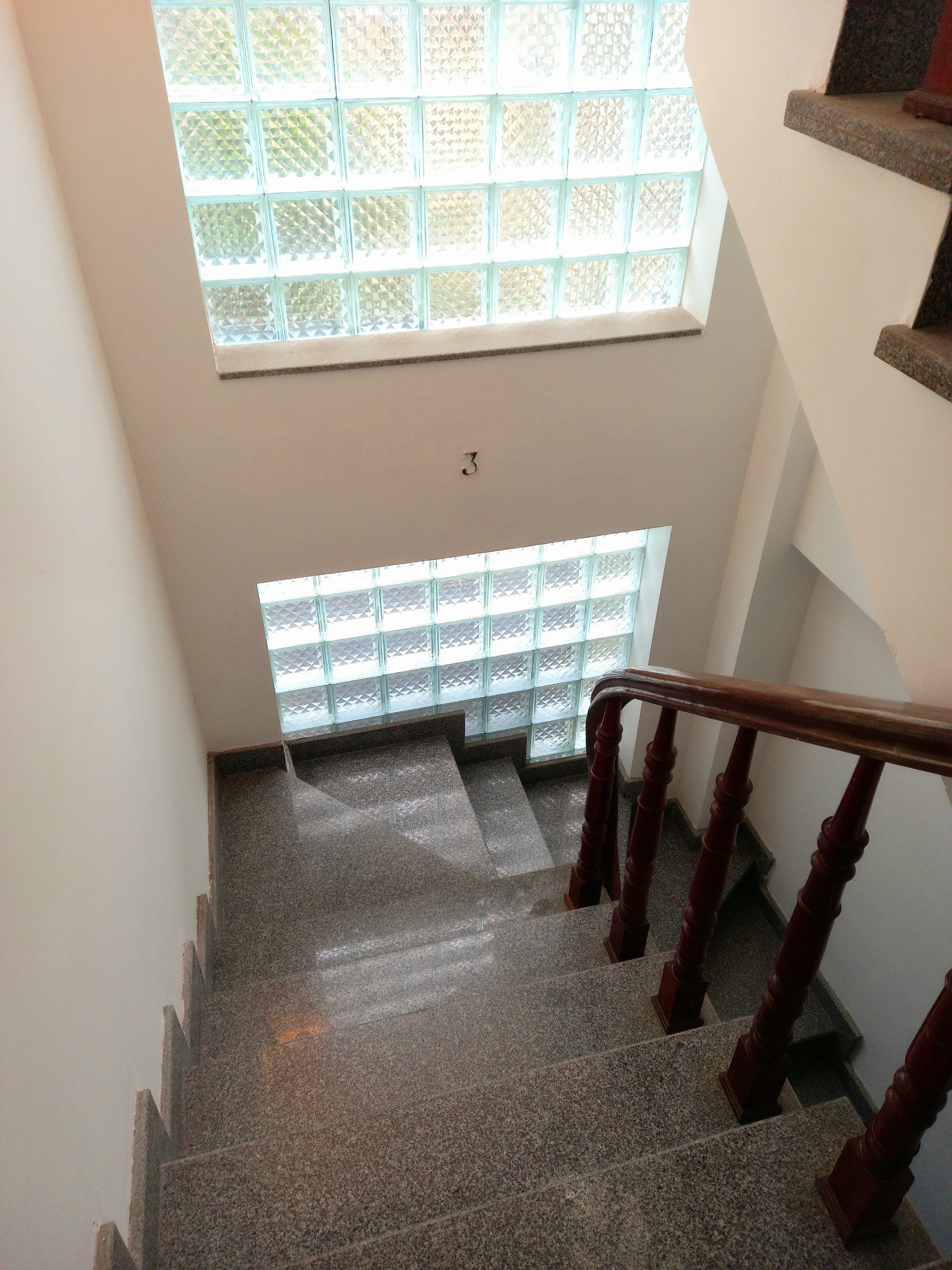 Cho thuê nhà mặt phố Yên Lãng, Dtich 80m x 8 tầng, MT 7m, nhà thông sàn có thang máy, 75 triệu 6