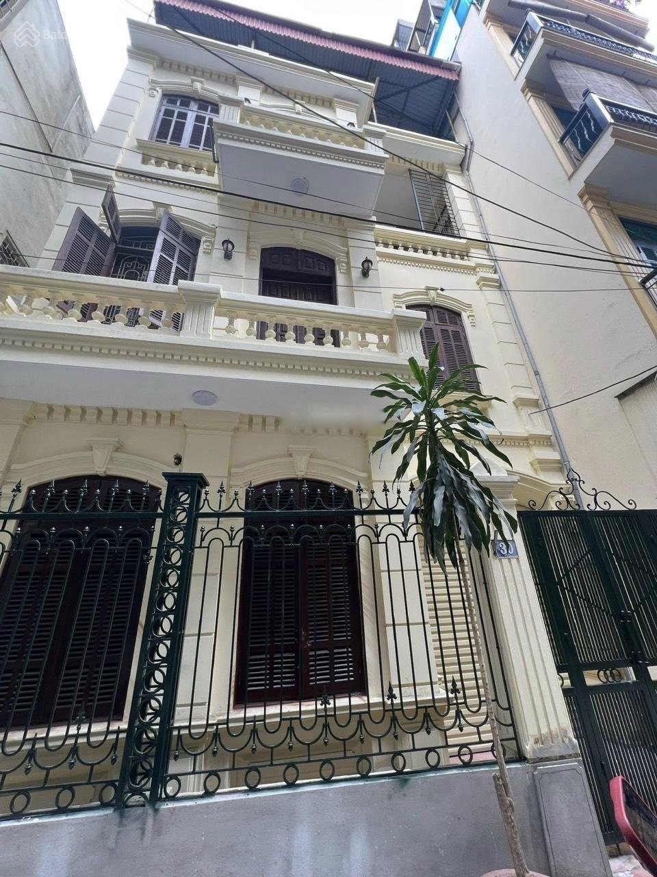 Cho thuê nhà riêng phố Yên Lạc, nhà 72m2 x 3 tầng, mặt tiền 7,2m, nhà đẹp vừa sơn sửa giá 15 triệu 1