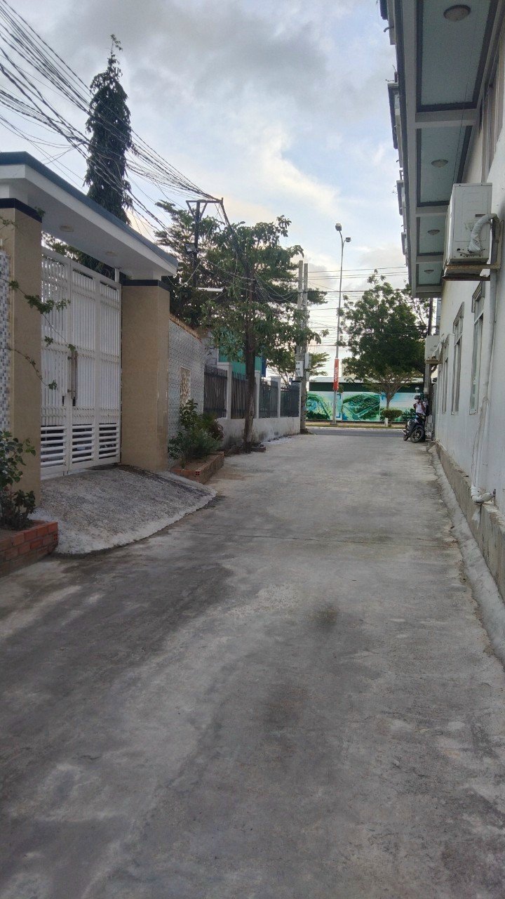 Cần bán Homestay - Khách Sạn đường hẻm gần Yên Ninh, Thị trấn Khánh Hải, Diện tích 246m², Giá Thương lượng 3