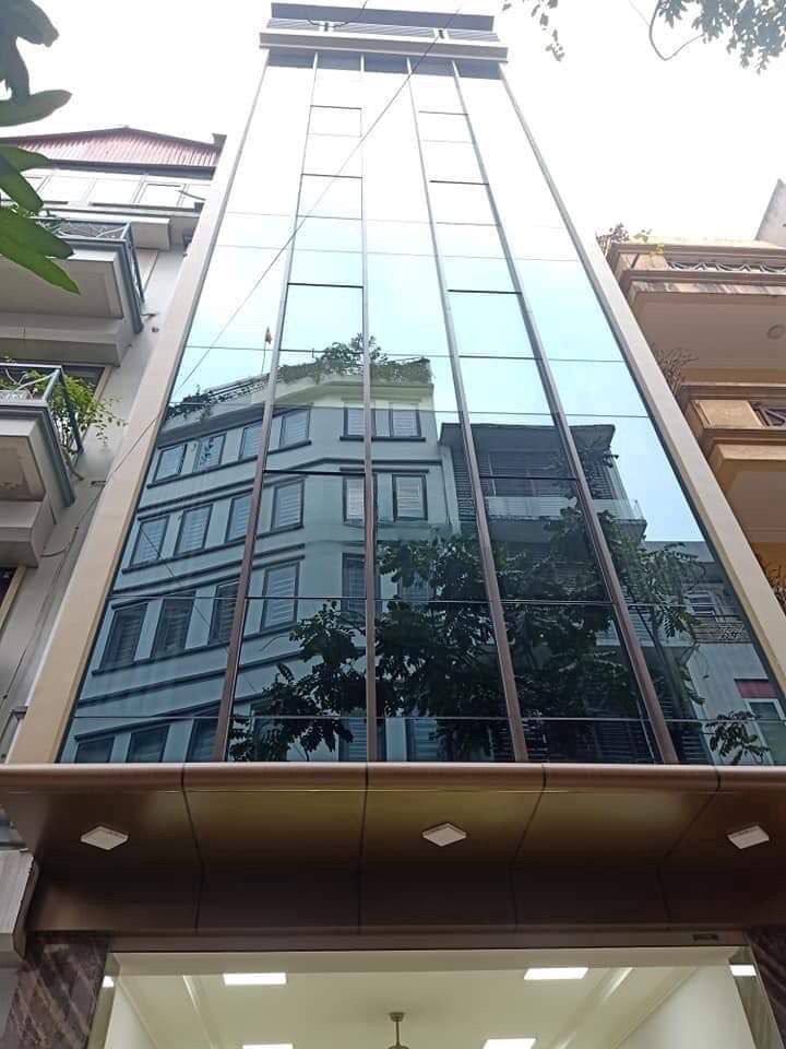 Mặt phố Mai Hắc Đế, DT 70m x 9 tầng, MT 5m có thang máy, vị trí trung tâm giá 96tr/tháng