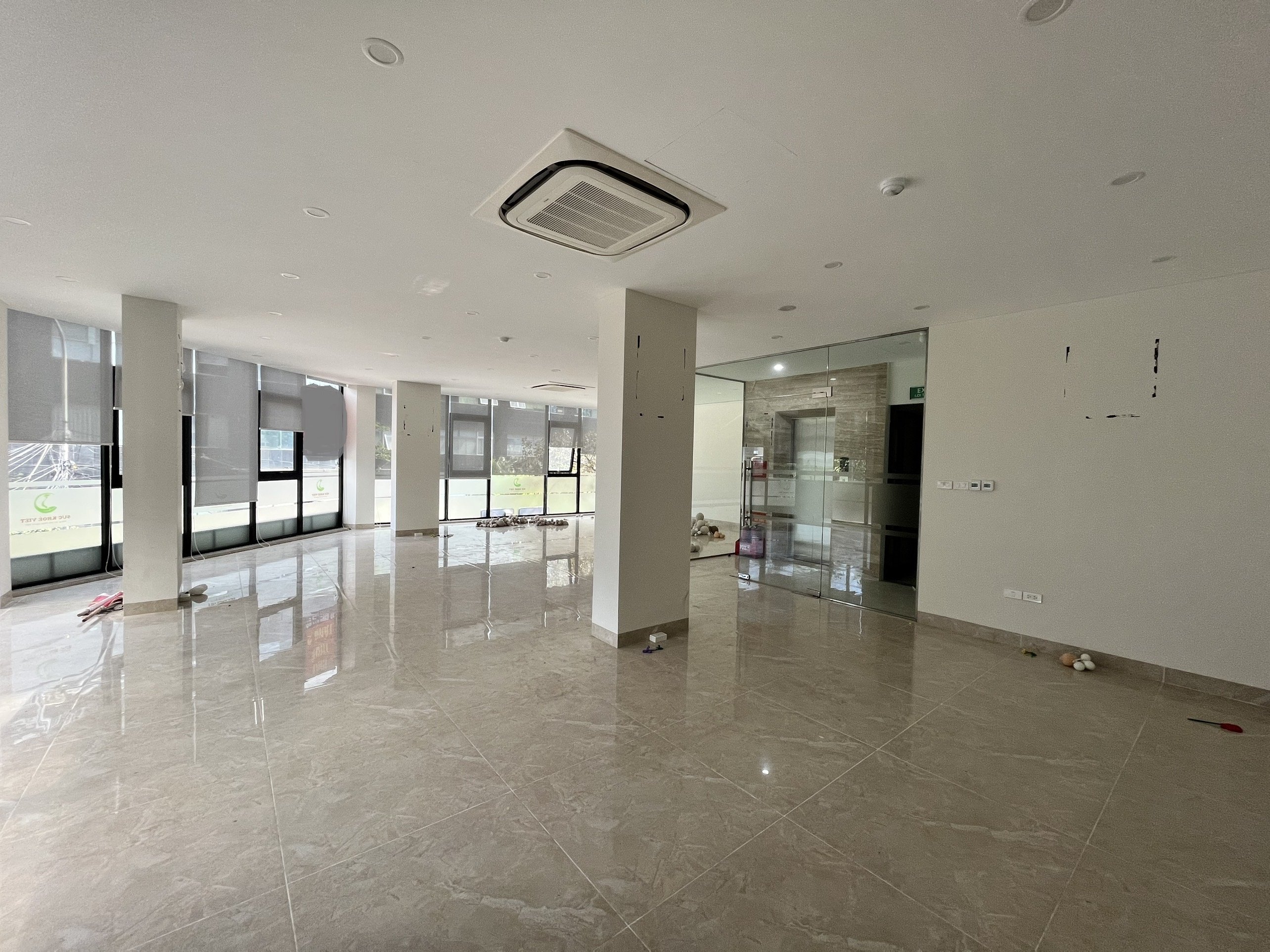 Văn phòng Tầng  1 - 120 m2 tiện làm văn phòng, showroom 2