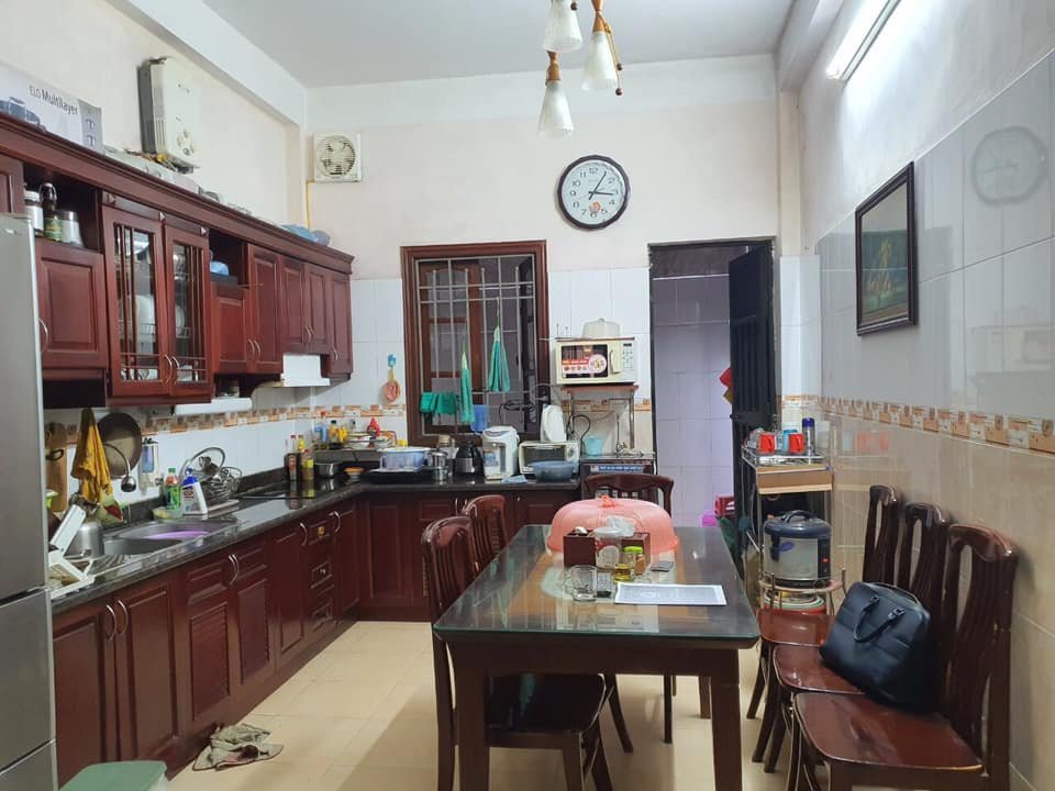 Bán nhà 10,5 tỷ mặt ngõ Hòa Bình DT 76mx3T cách phố 10m 2