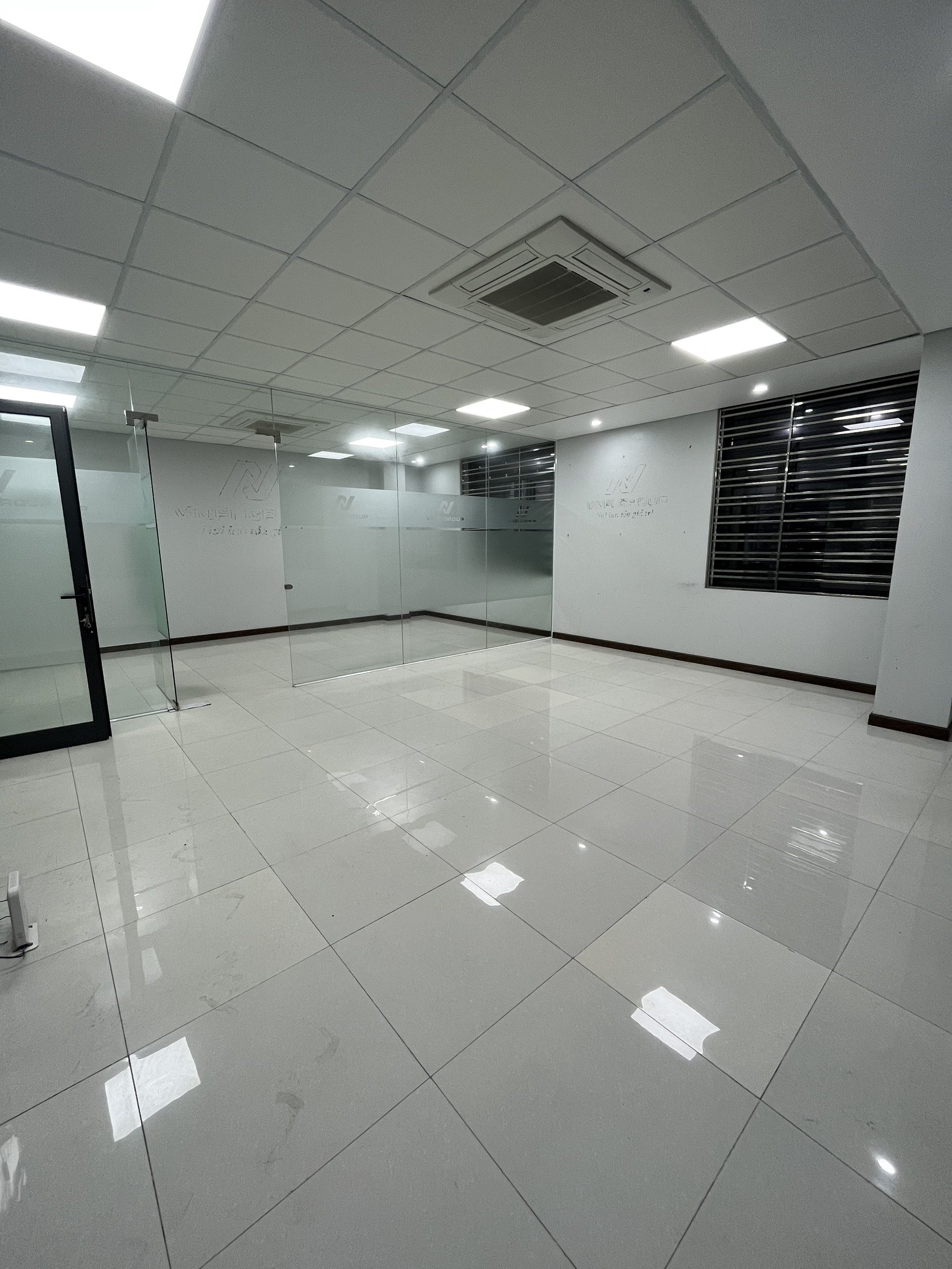 Cho thuê Văn phòng đường Nguyễn Khuyến- Văn Quán, 75 m2/tầng, sàn vp đẹp 4