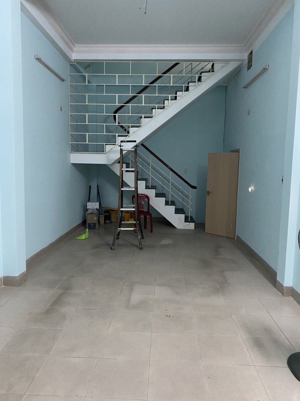 Cho thuê nhà 3 tầng đường Nguyễn Hữu Thọ làm văn phòng, giá 12 triệu