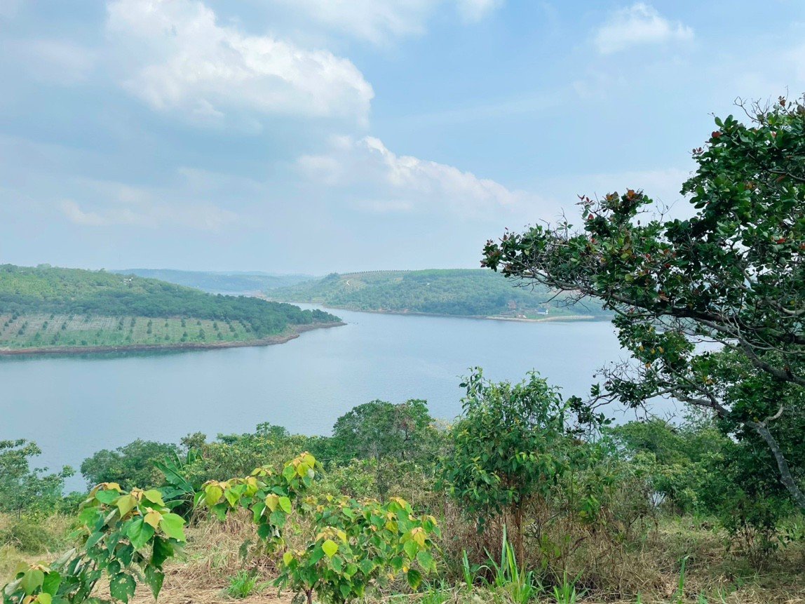 Bán 4 lô đất, view đẹp nhất hồ Đăk Kar, Đăk Nông. Tổng diện tích: 13329 m2. Giá: 500tr/1000m2. 3