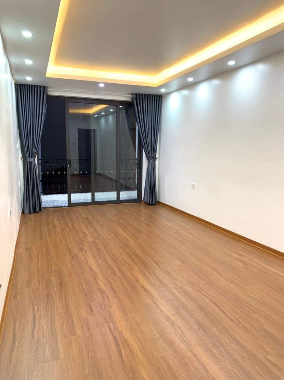 BÁN NHÀ TRƯỜNG CHINH, ĐANG CHO THUÊ ỔN ĐỊNH, Ô CHỜ THANG MÁY, 67M2 X 5T, 6.1 TỶ