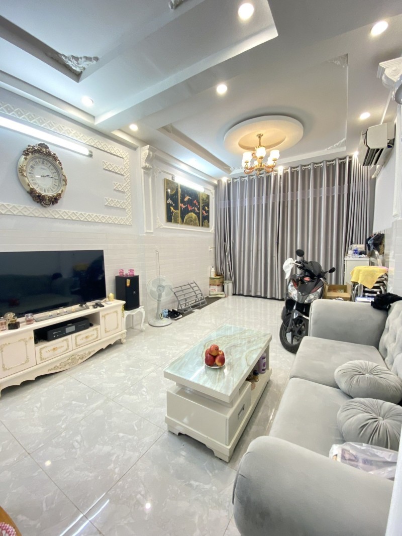 Bán nhà gần Hồng Bàng, Quận 11, 40m2, full nội thất, cực ngon, chỉ 4.2 tỷ 2