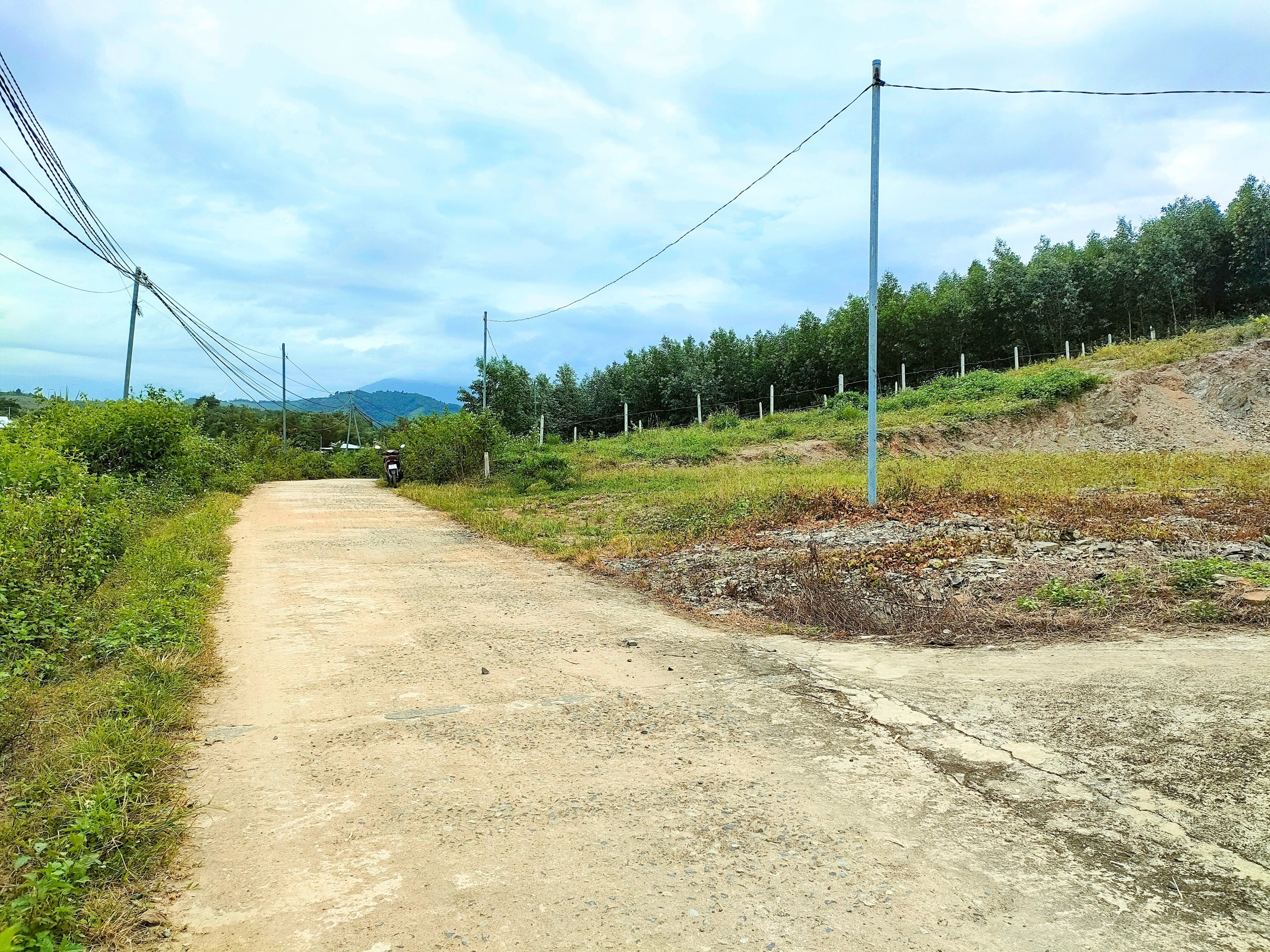 Bán đất Khánh Trung giá rẻ có thổ cư sau lưng trường tiểu học - cách Tỉnh Lộ 8B chỉ 300m 2