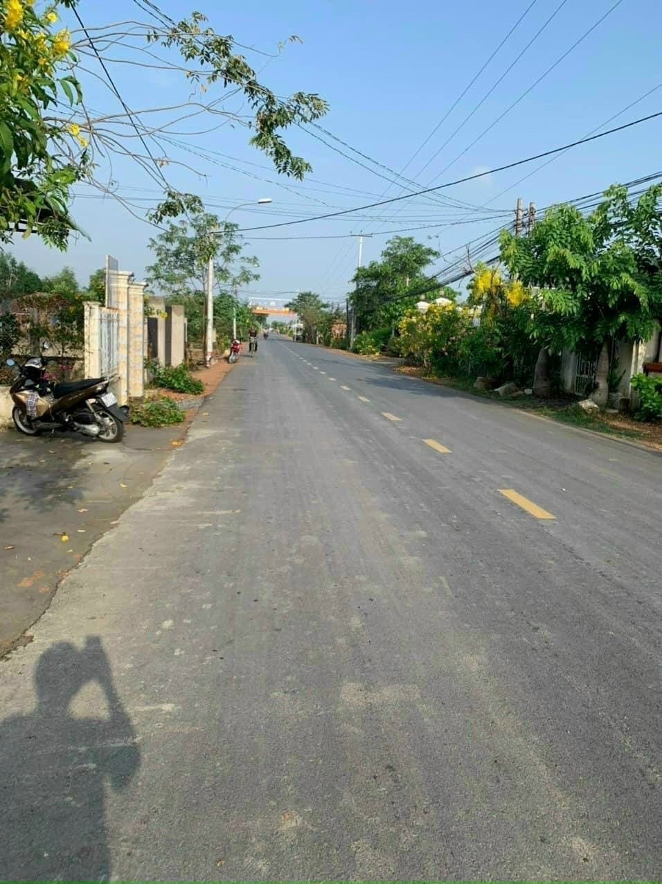 Bán nhà 1 trệt 2 lầu mt huyện 21 Phước Tuy giá rẻ đầu tư mua bội thu lợi nhuận 4