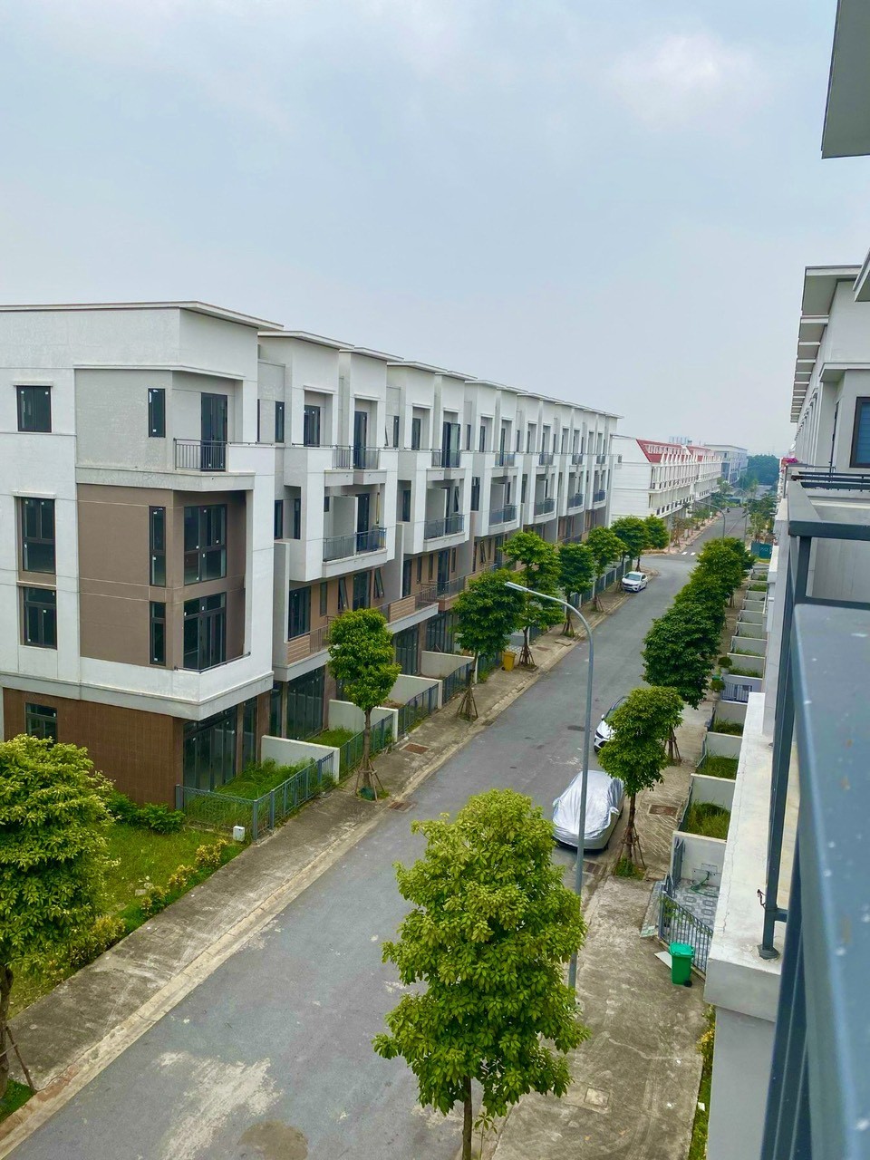 Bán căn shophouse 4 tầng, chân đế chung cư, vị trí đẹp, giá rẻ 2