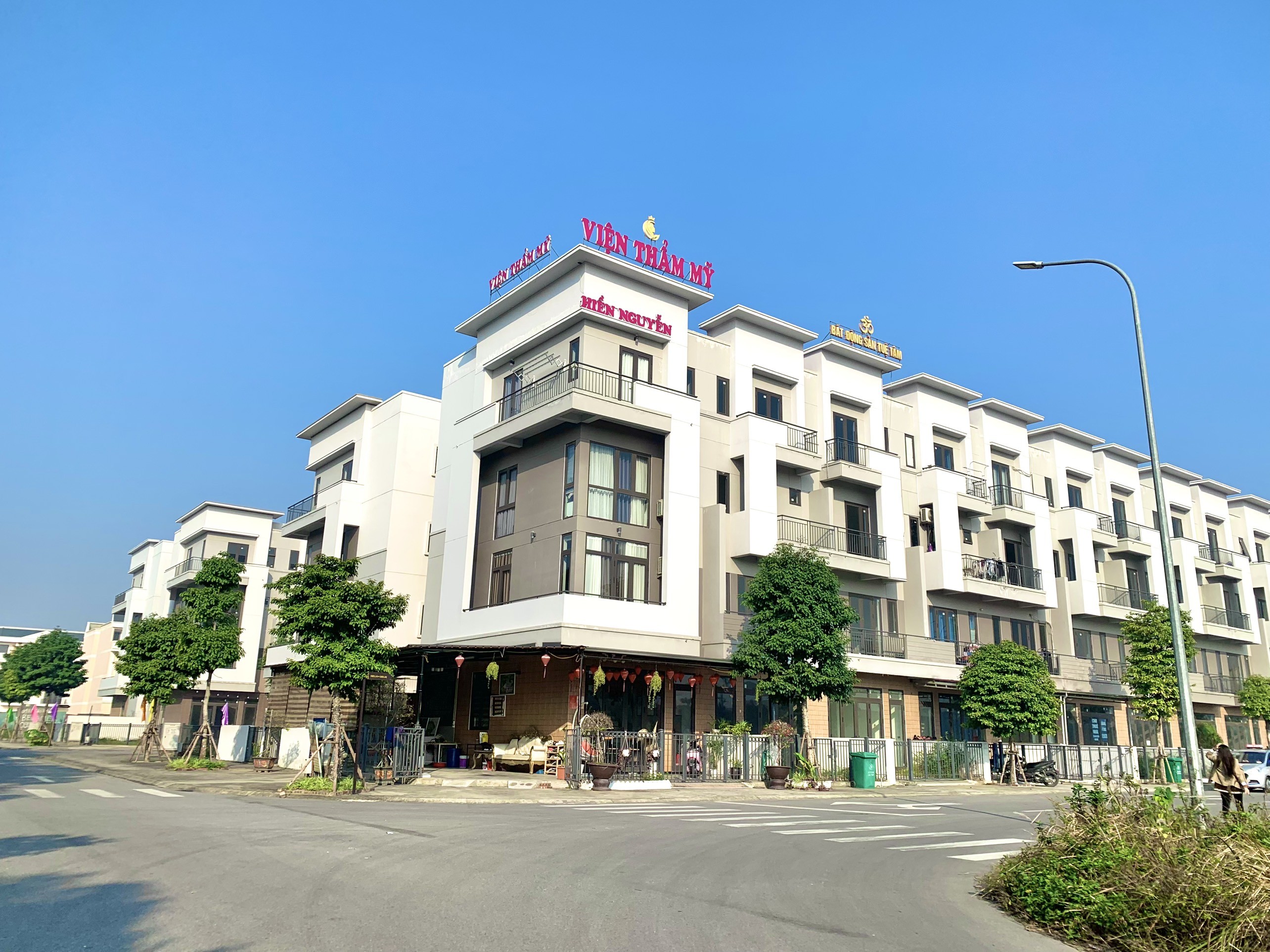 Bán căn shophouse 4 tầng, chân đế chung cư, vị trí đẹp, giá rẻ 5