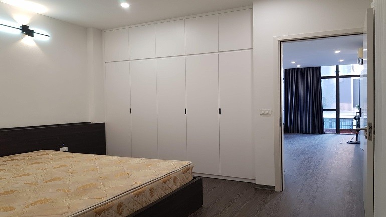 Cho thuê căn hộ 1PN rộng tới 90m2 tại Vũ Miên, Yên Phụ, Tây Hồ, đầy đủ nội thất, sân vườn rộng 9