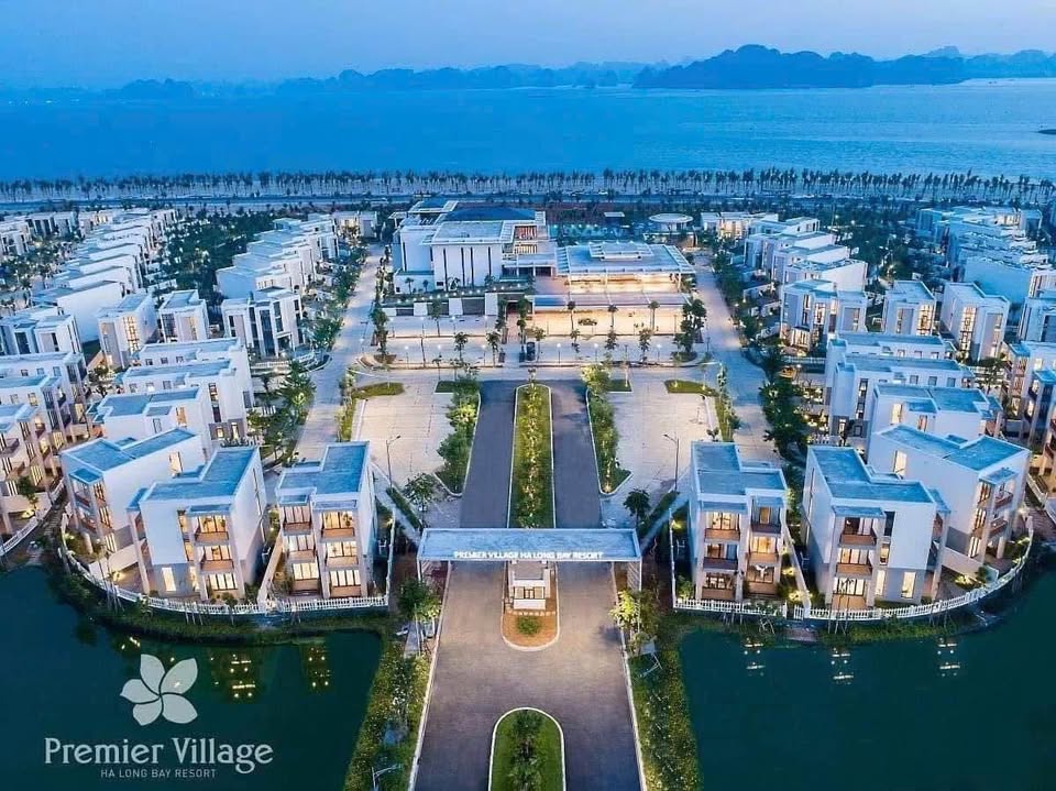 Cần bán gấp căn biệt thự nghỉ dưỡng Sun Premier village Hạ Long. Cách bãi tắm Bãi Cháy chỉ 100m 2