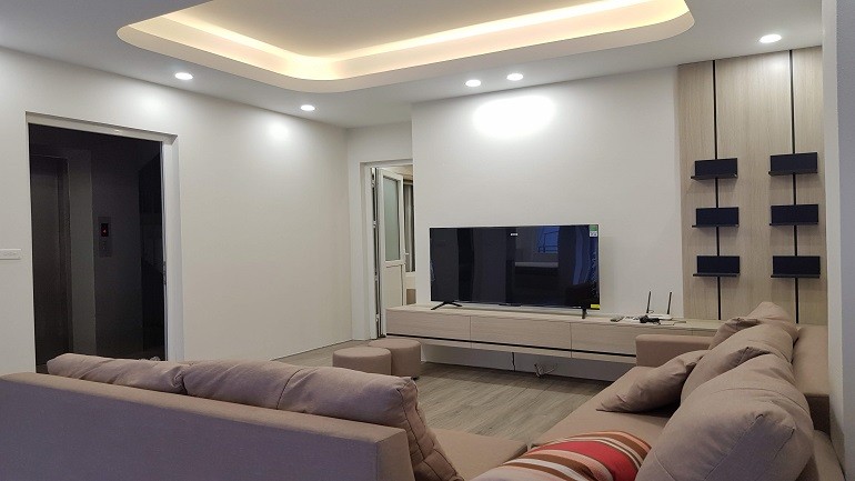 Cho thuê căn hộ 2PN, rộng 90m2 tại Vũ Miên, Tây Hồ, đủ nội thất mới đẹp 3