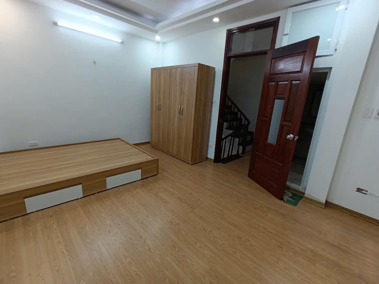 Cho thuê nhà nguyên căn, ngõ 3 gác Minh Khai - Hai Bà Trưng 35m x 5T giá 13tr, full đồ 6