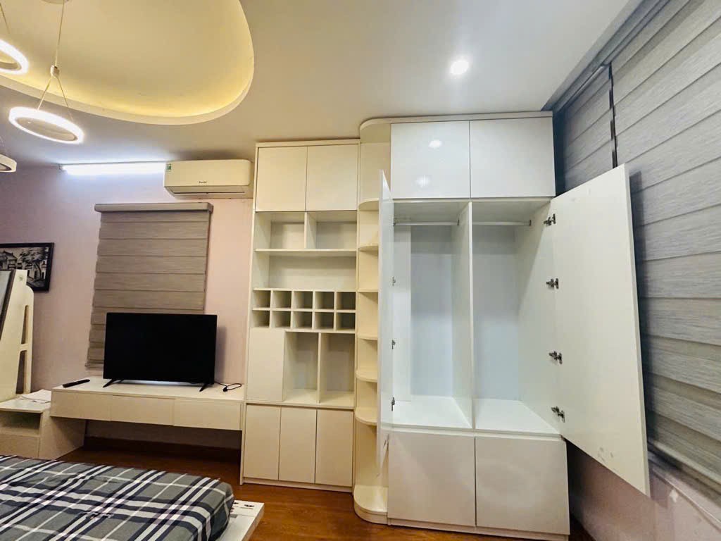 Tuyệt đỉnh!Bán nhà NGỌC KHÁNH, 40m2, chỉ 6,8 tỷ, Phố VIP, Ngõ thông, Gần hồ, Ở ngay 3