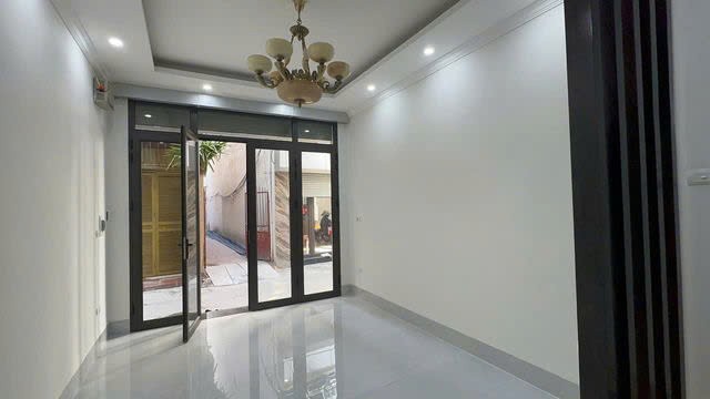 NHÀ ĐẸP NGÕ THÔNG Ô TÔ QUA, KINH DOANH PHỐ SÀI ĐỒNG- LONG BIÊN, 40M2,5 TẦNG, 9.2 TỶ. 2