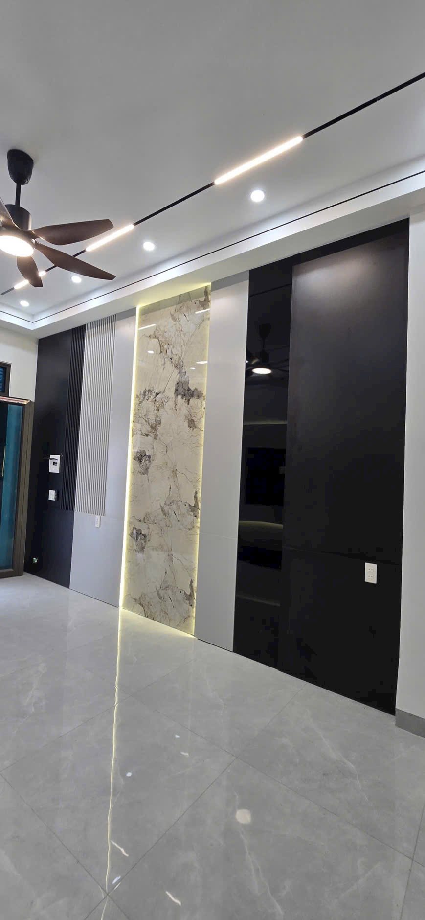Bán 2 căn nhà 4 tầng ngõ 218 Nguyễn Hữu Cầu, ph Ngọc Châu, TP HD, 45m2 62m2, 4 ngủ 2